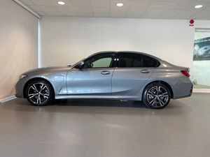 BMW 330 bild 2