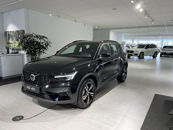 Volvo XC40 B3 FWD Bensin Plus Dark - 2027