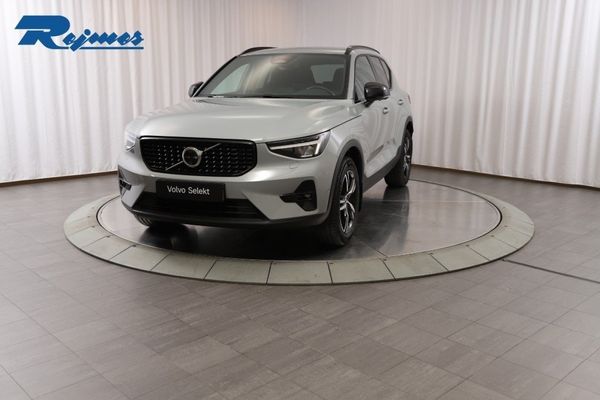 Volvo XC40 B3 FWD Bensin Plus Dark/Dragkrok/360kam - 2025