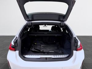 BMW 330 bild 8