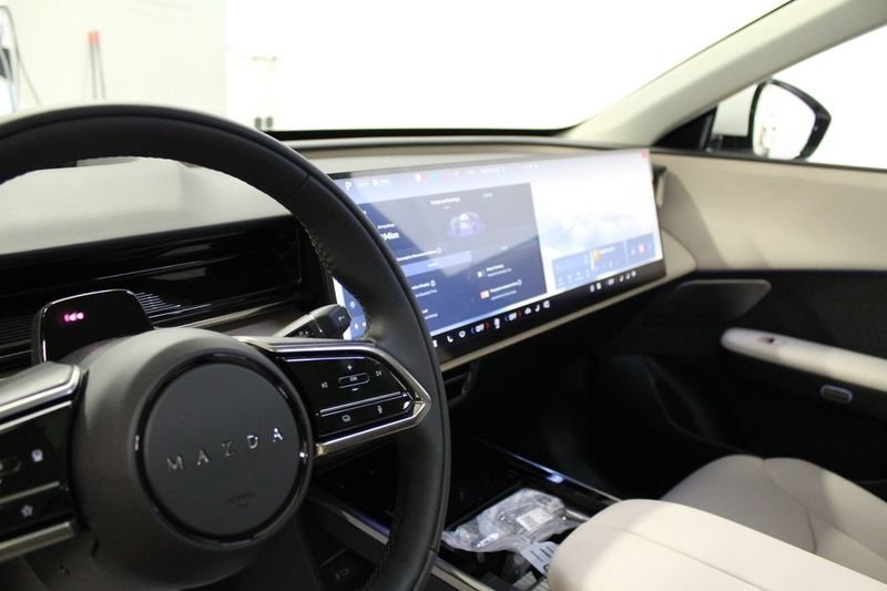 Mazda CX-6e bild 9