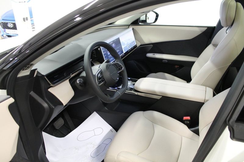 Mazda CX-6e bild 8