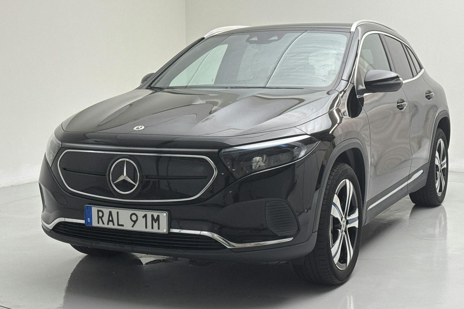 Mercedes EQA250+