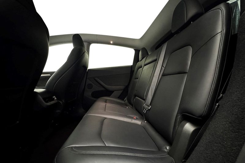 Tesla Model Y bild 16
