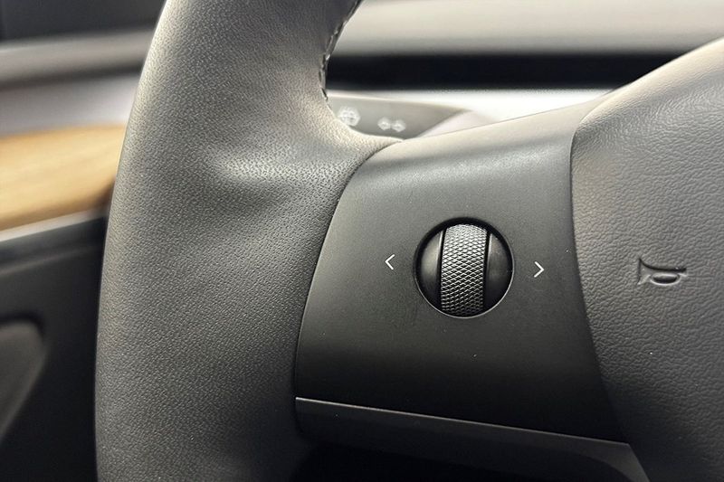 Tesla Model Y bild 21