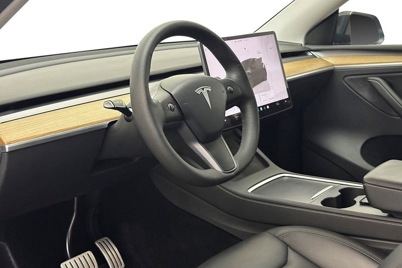 Tesla Model Y bild 14