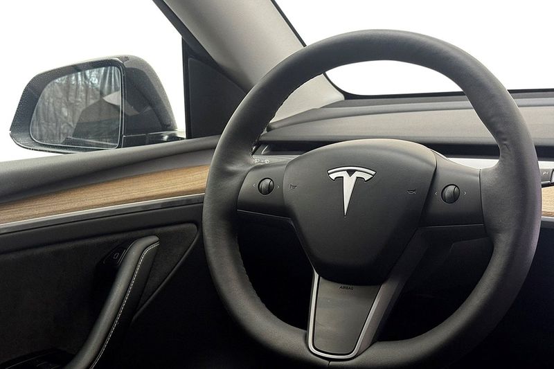 Tesla Model Y bild 19