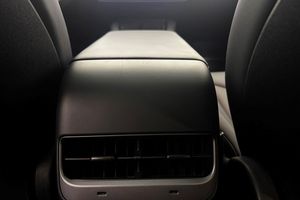 Tesla Model Y bild 17