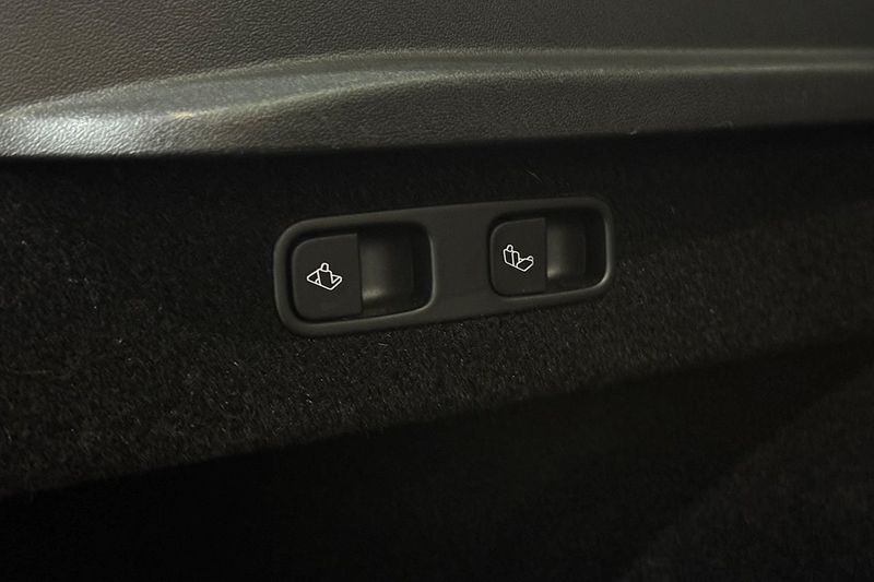 Tesla Model Y bild 35