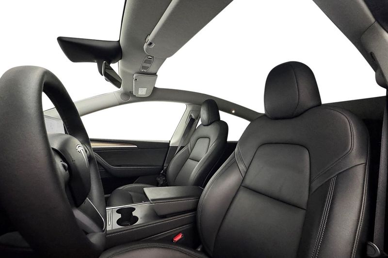 Tesla Model Y bild 13