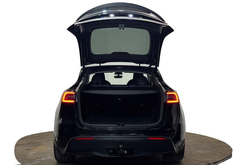 Tesla Model Y bild 8