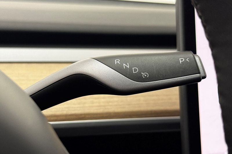 Tesla Model Y bild 22