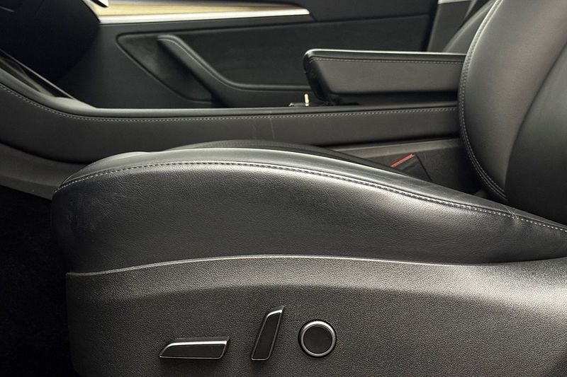 Tesla Model Y bild 15