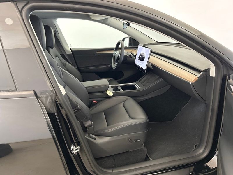 Tesla Model Y bild 7