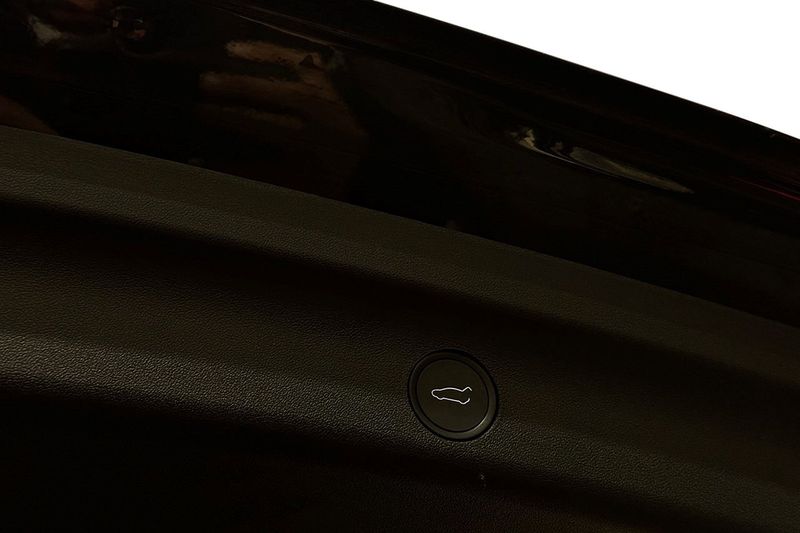 Tesla Model Y bild 34