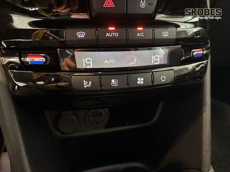 Peugeot 208 bild 17