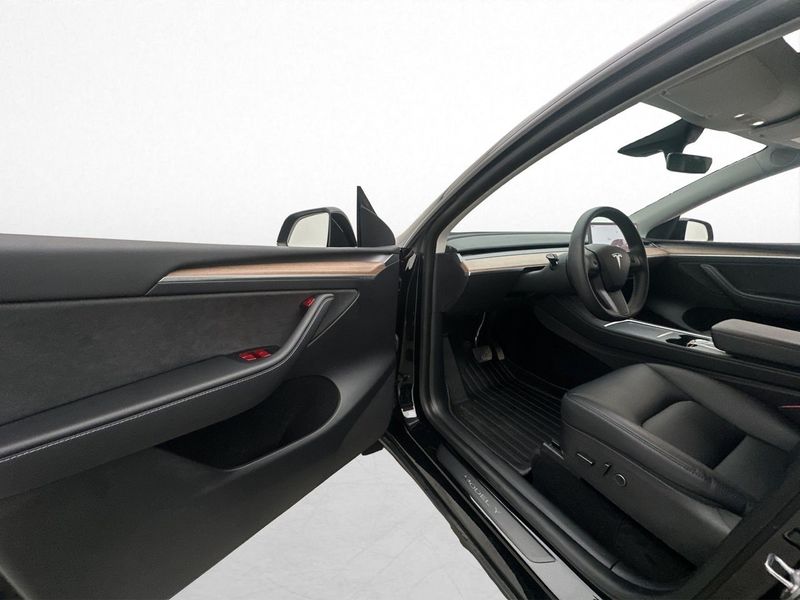 Tesla Model Y bild 10