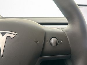 Tesla Model Y bild 15