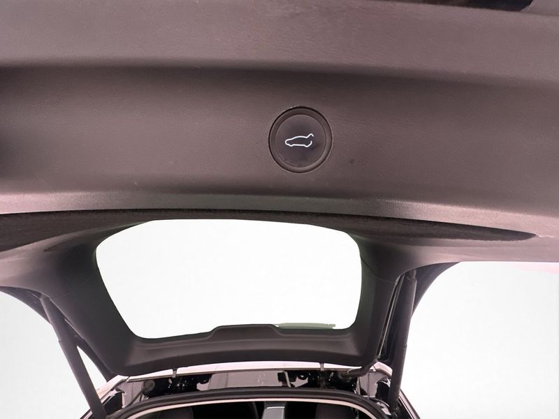Tesla Model Y bild 25