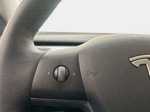 Tesla Model Y bild 14
