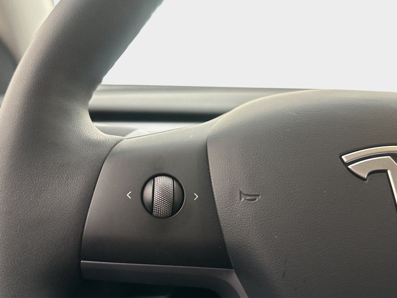 Tesla Model Y bild 14