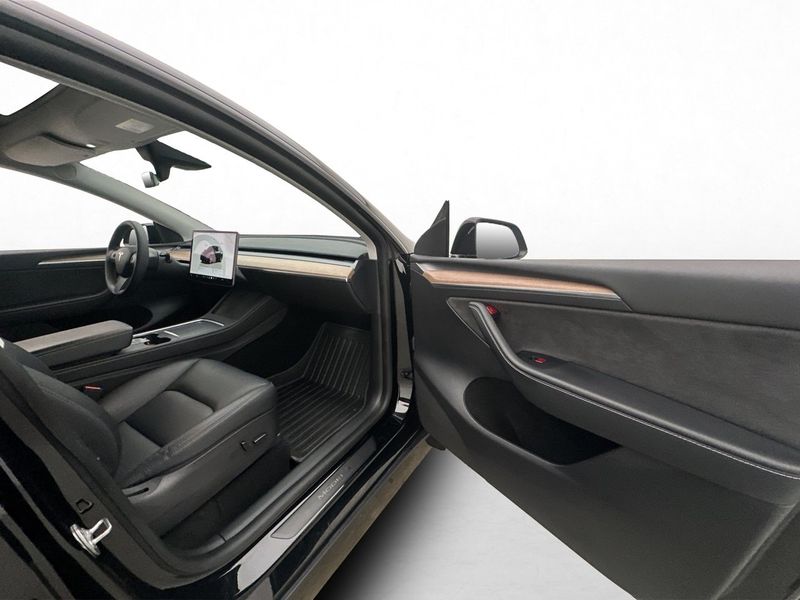 Tesla Model Y bild 27