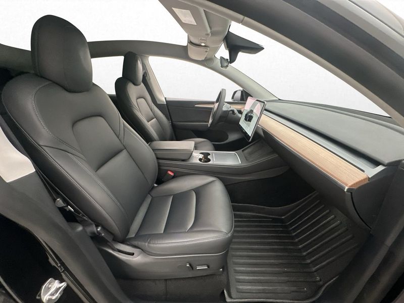 Tesla Model Y bild 26