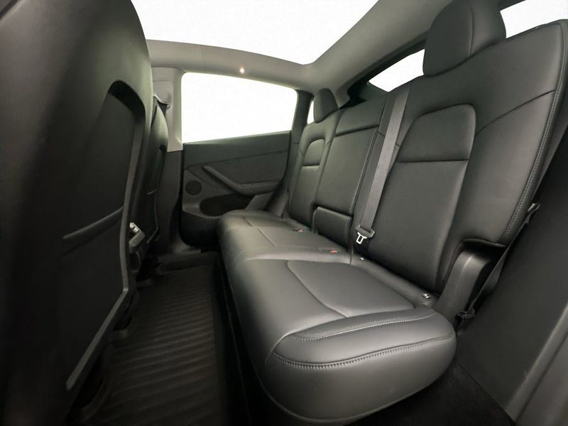 Tesla Model Y bild 23