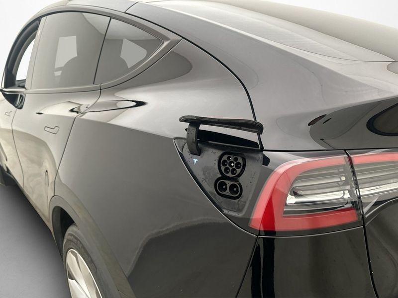 Tesla Model Y bild 33