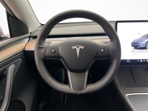 Tesla Model Y bild 16
