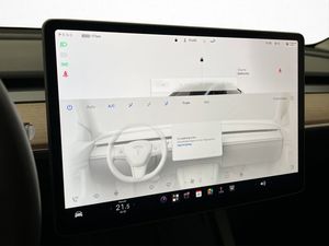 Tesla Model Y bild 25