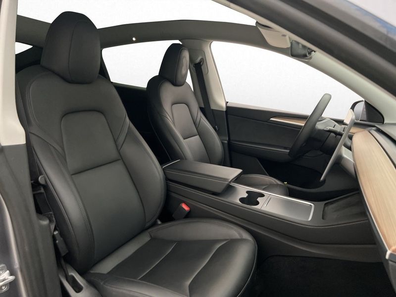Tesla Model Y bild 28