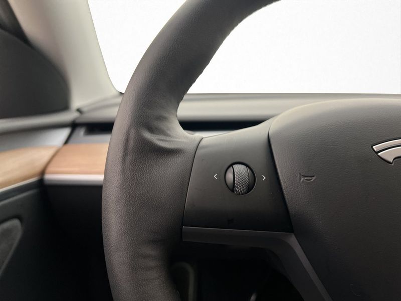 Tesla Model Y bild 17
