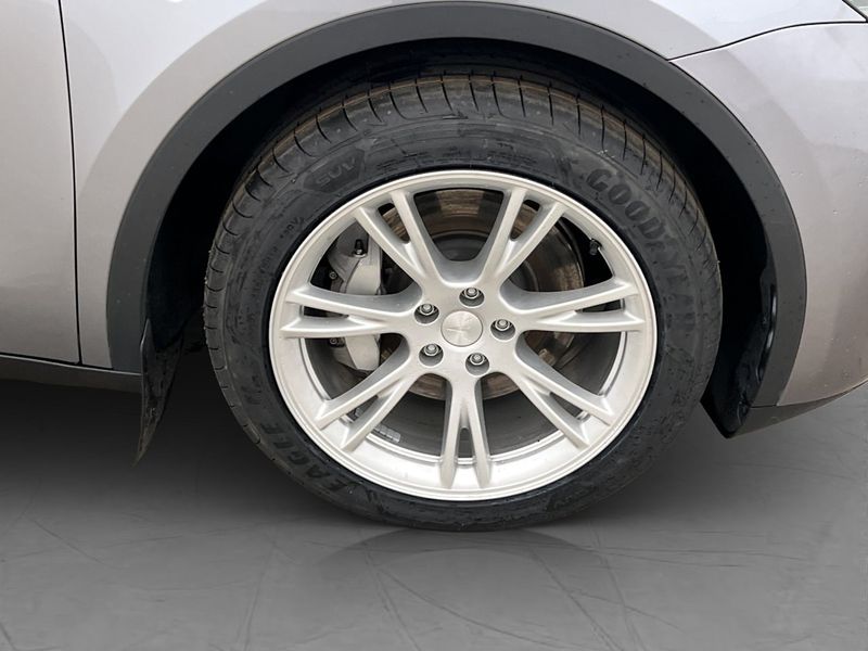 Tesla Model Y bild 33