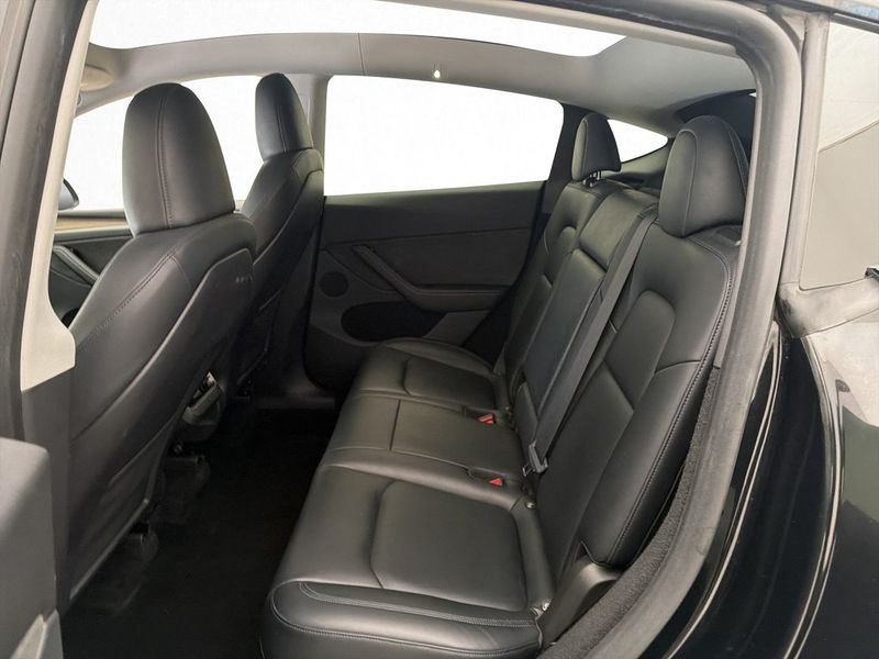 Tesla Model Y bild 31