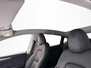 Tesla Model Y bild 15