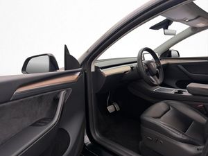 Tesla Model Y bild 13