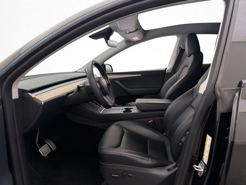 Tesla Model Y bild 14