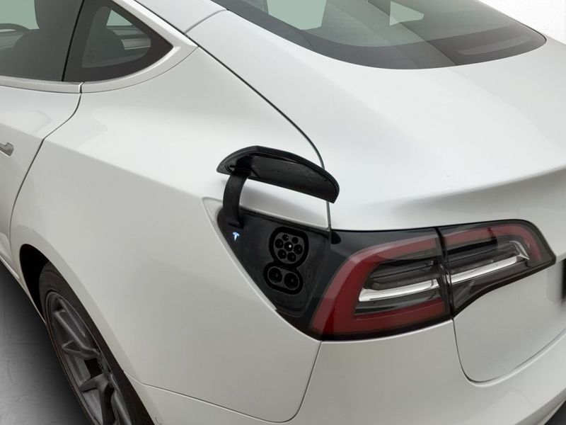 Tesla Model 3 bild 28