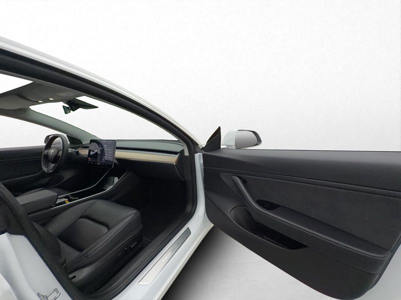Tesla Model 3 bild 11