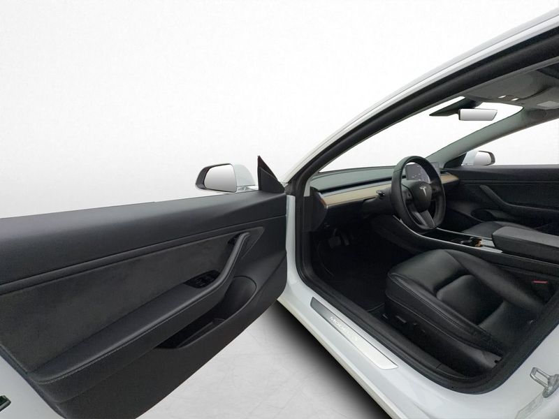 Tesla Model 3 bild 15