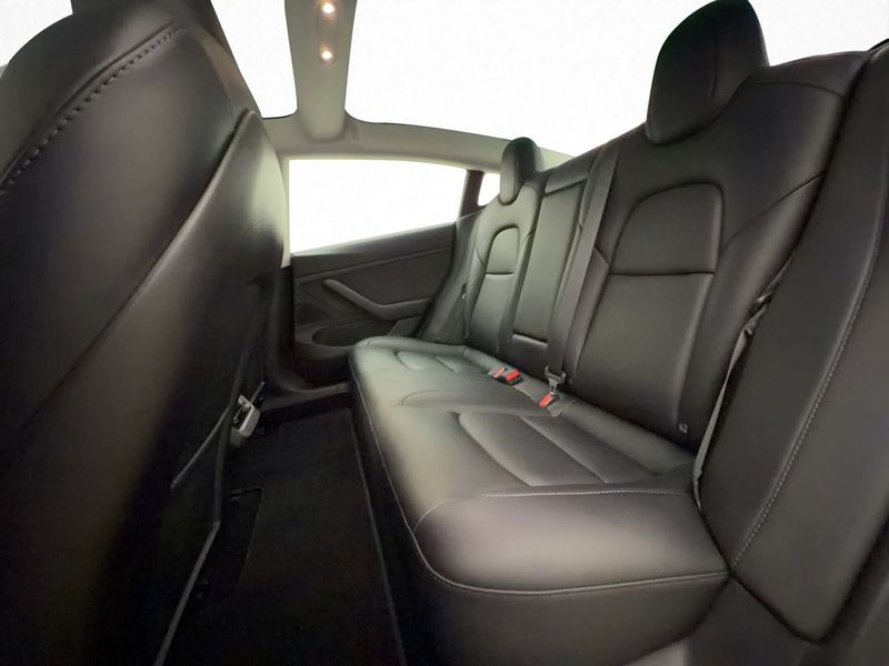 Tesla Model 3 bild 12