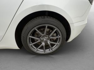 Tesla Model 3 bild 30