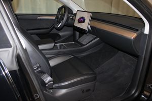 Tesla Model Y bild 16