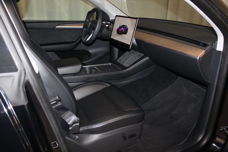 Tesla Model Y bild 16