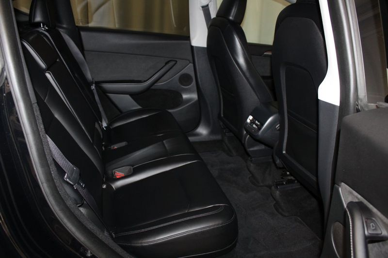 Tesla Model Y bild 19