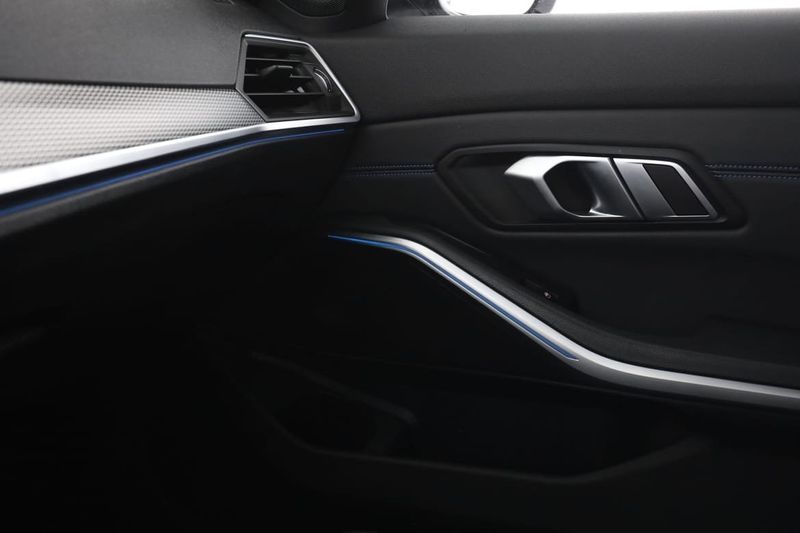 BMW 330 bild 31