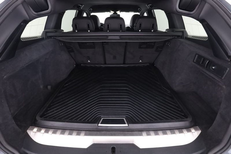BMW 330 bild 18