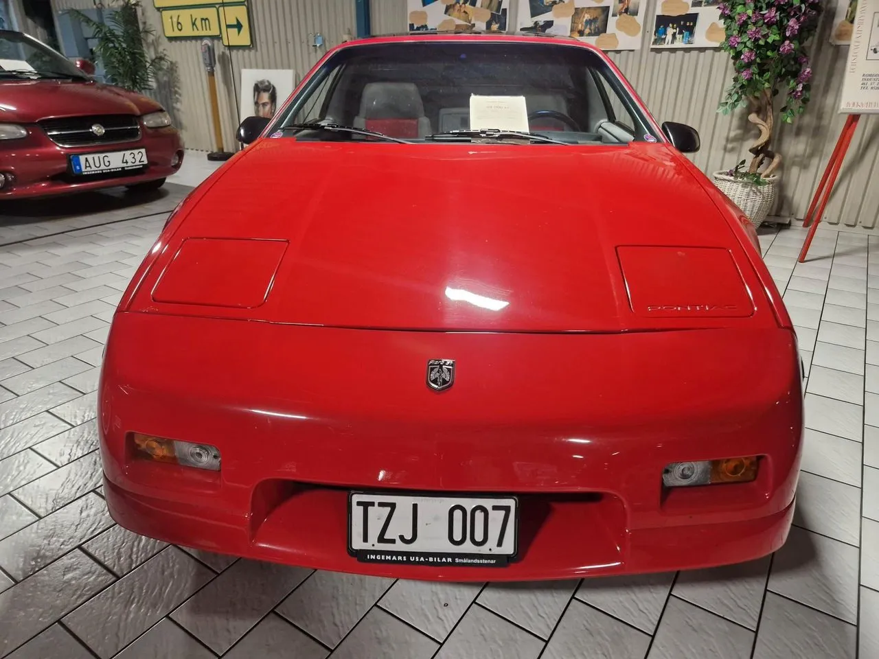 Vehicle image 10