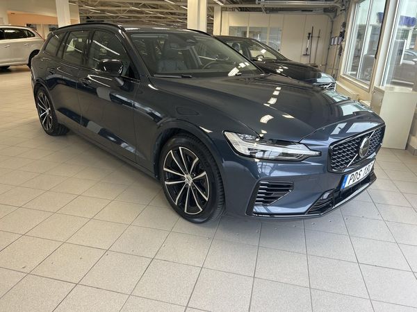 Volvo V60 T6 Plus Dark Edition - 2025
